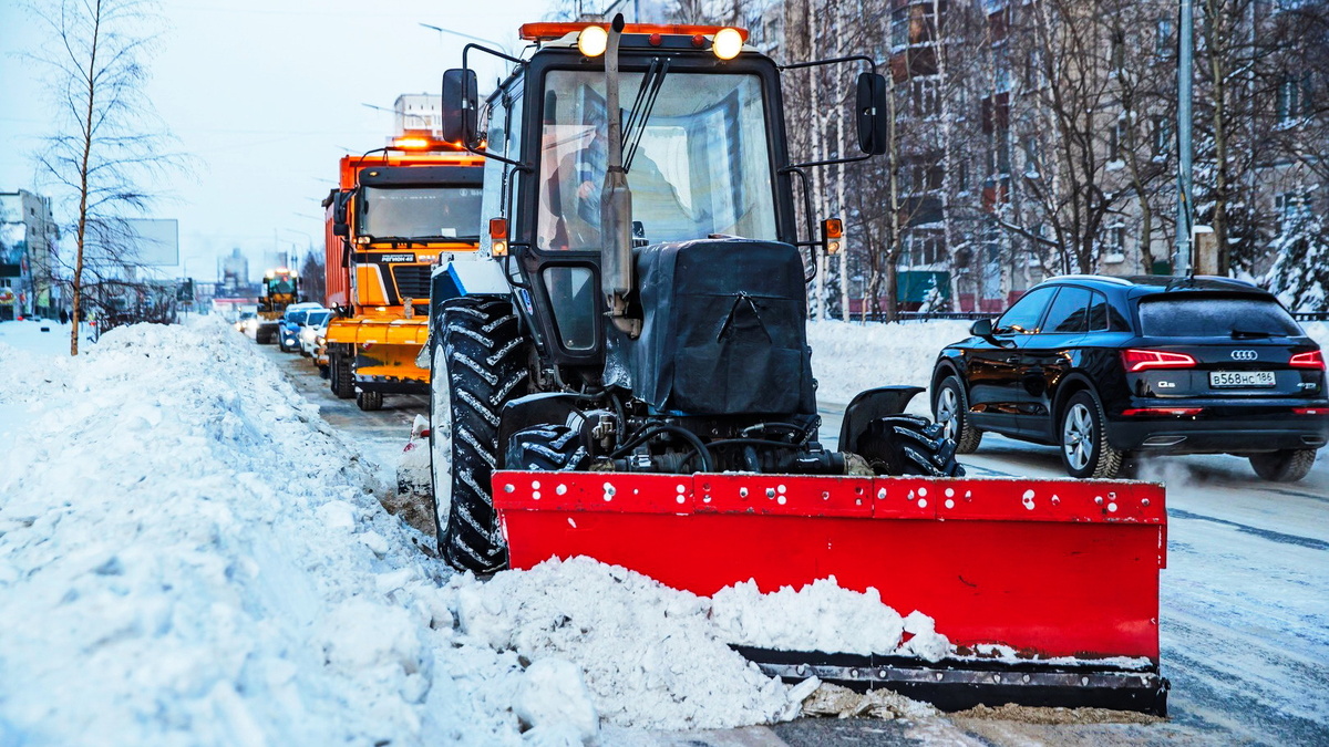    Сургутские коммунальщики обещают справиться с последствиями снегопада в течение недели