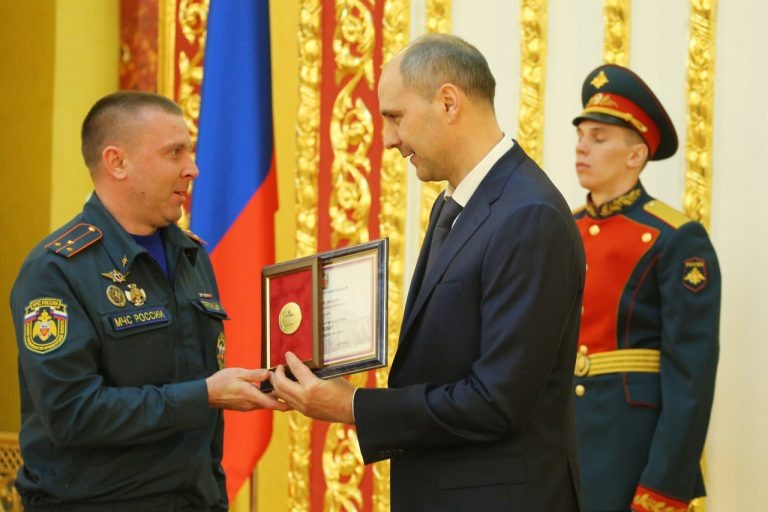    Губернатор Денис Паслер вручил 37 государственных наград оренбуржцам Антон Пичурин