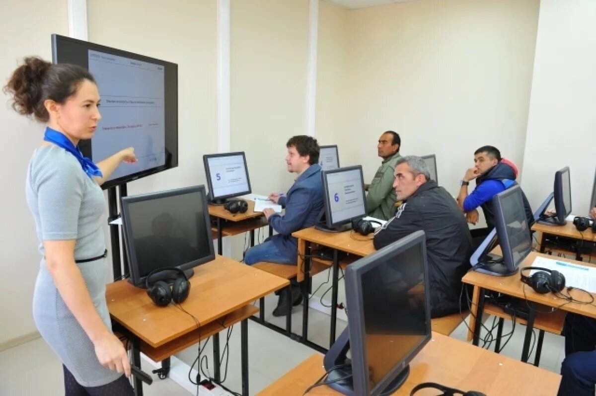    В Омске мигранты сдавали фиктивные экзамены по русскому языку за деньги