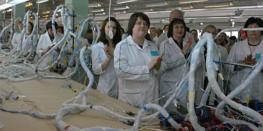 Цех изготовления жгутов на электромеханическом заводе «Пегас»