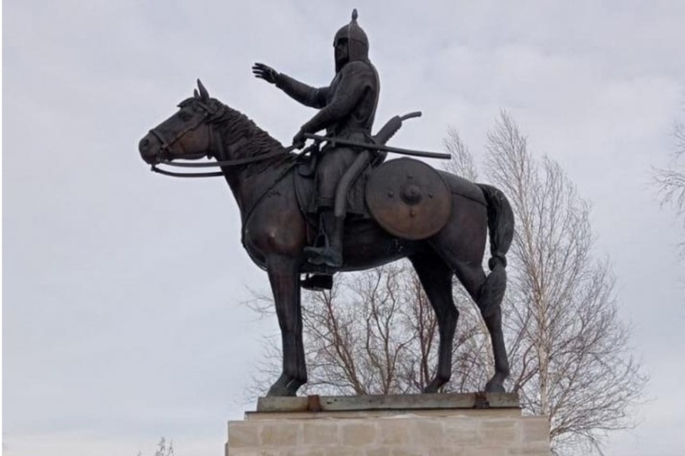    В память о Котраге установили памятник. Фото: Самарский археологический центр.