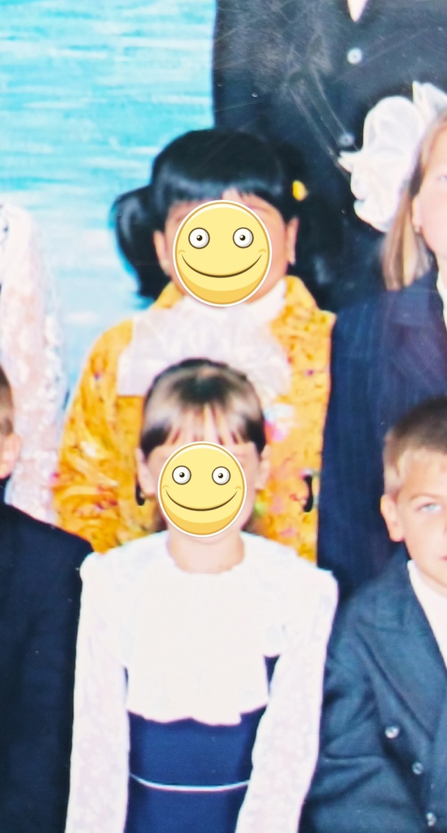 Черноволосая девочка-узбечка. Её родители были худые, а она очень полная.