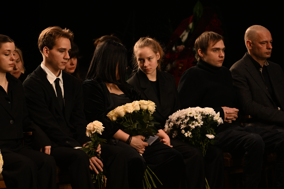 Дети Евгении Добровольской: Ян Бойко с сестрой Анастасией и братом Николаем Ефремовым. Фото: Global Look Press