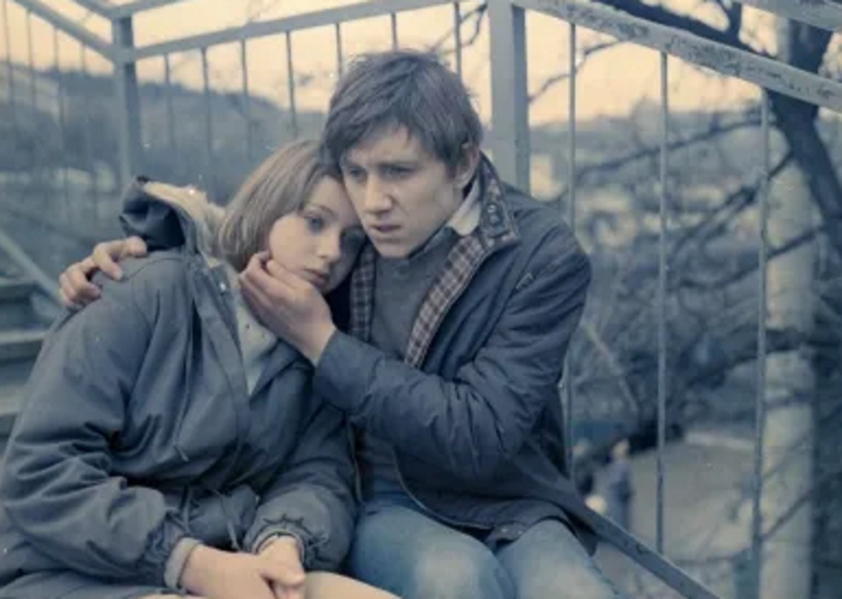 Вячеслав Баранов и Евгения Добровольская познакомились на съемках. Фото: кадр из фильма «Клетка для канареек»