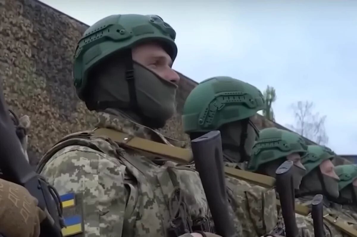    Довели солдата.