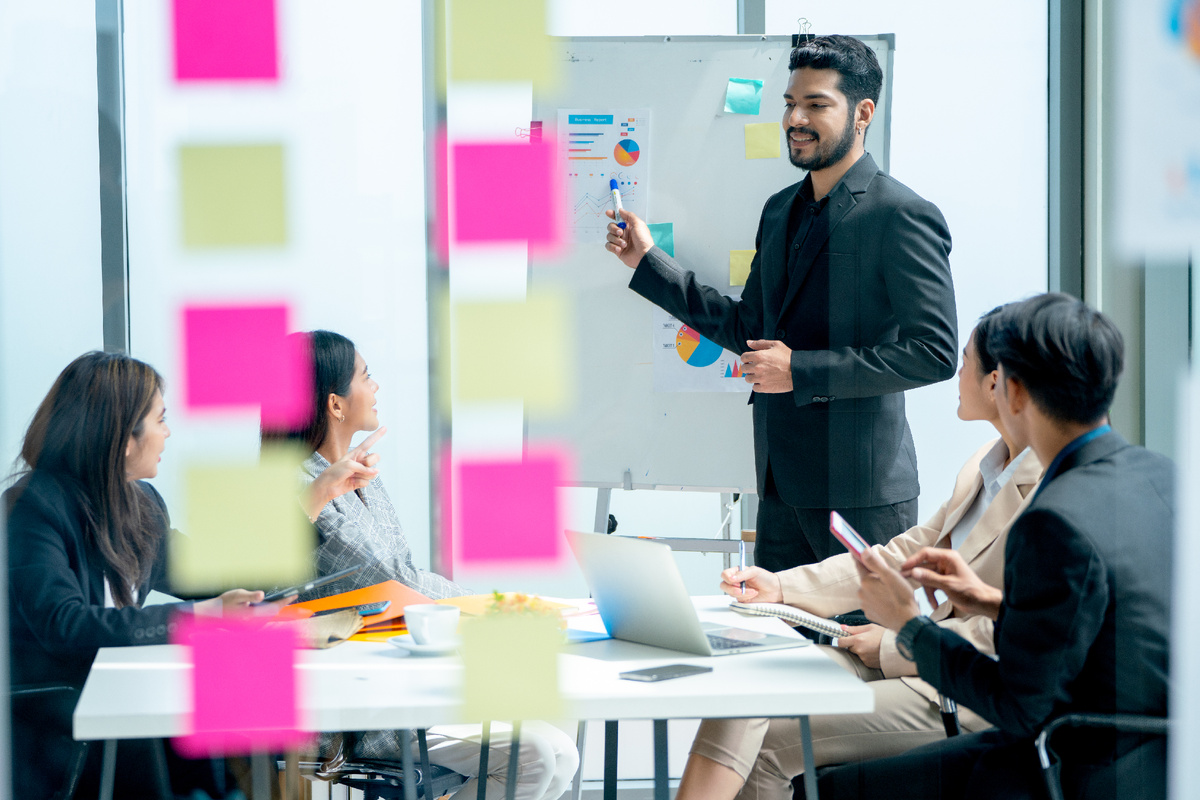 Мы – диджитал-агентство для эйчаров. Наш сайт: lights-on.pro