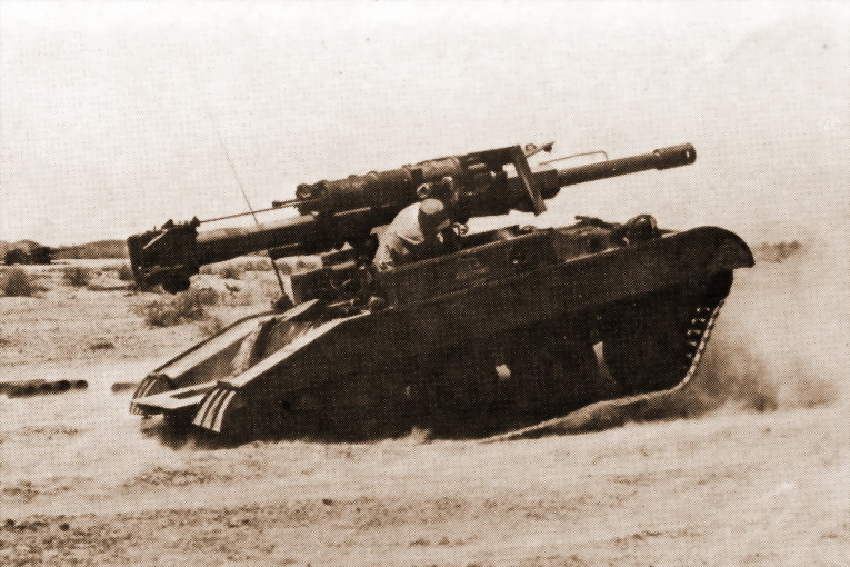 «Скорпион» ведет огонь. Наглядно видно, насколько сильным было воздействие отдачи на машину. http://scherzade.egloos.com