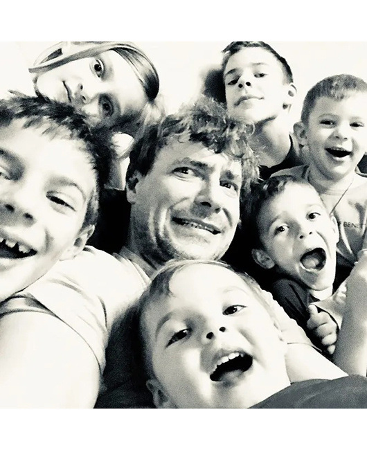  Евгений Цыганов с сыновьями. Фото: соцсети героя