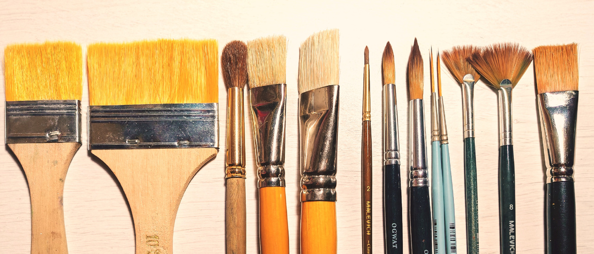 Синтетические и натуральные кисти для живописи.