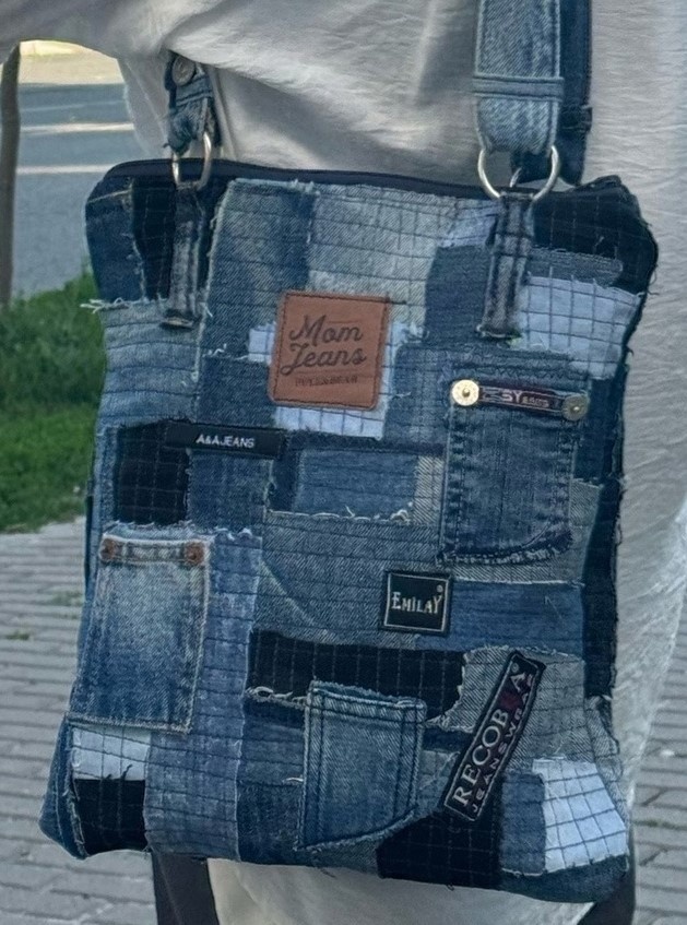 Вот такие похожие и такие разные получились сумки. Все пристроены. В хозяйстве пригодится!