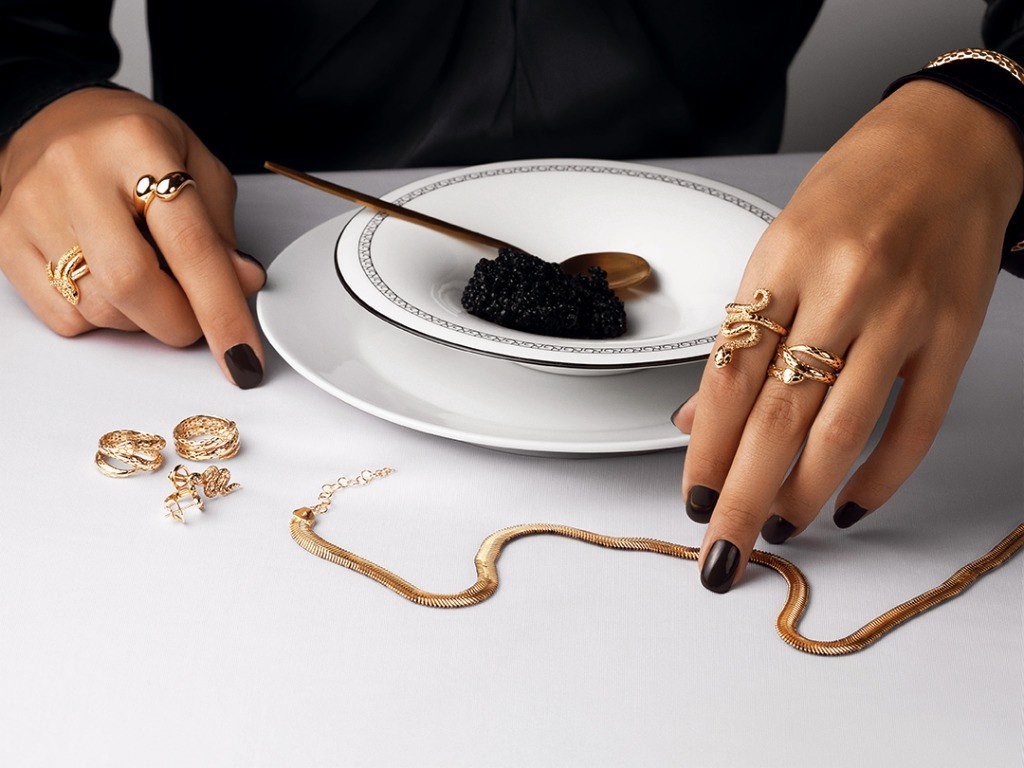 Кольцо, серьги, массивная цепь и пусеты от «Бронницкий Ювелир»