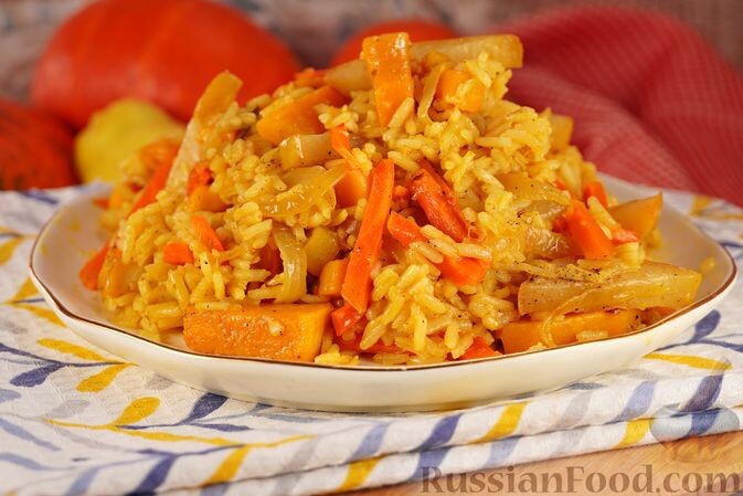 рис длиннозерный, груша, тыква, лук репчатый, морковь, соль, перец чёрный молотый, зира, приправа для плова, масло растительное