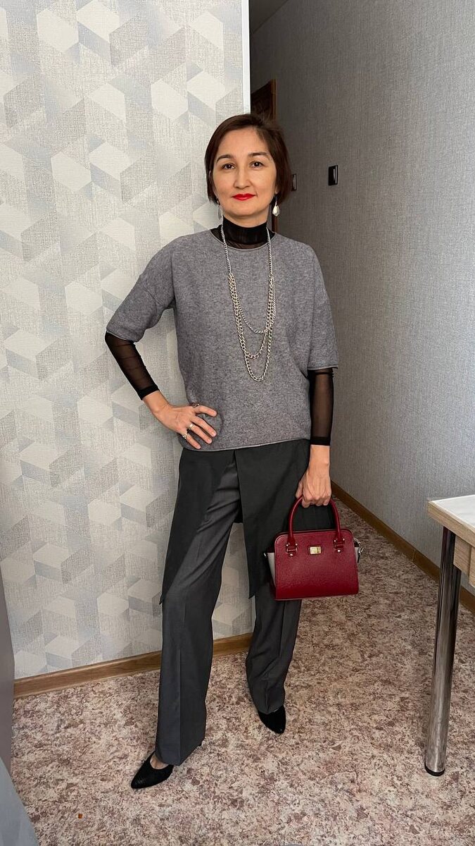 Юбка на брюки - один из стойких модных трендов.