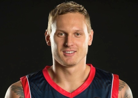    Латвийский баскетболист Тимма переписал всё имущество на украинку Седакову. В Риге подозревают, что его убили