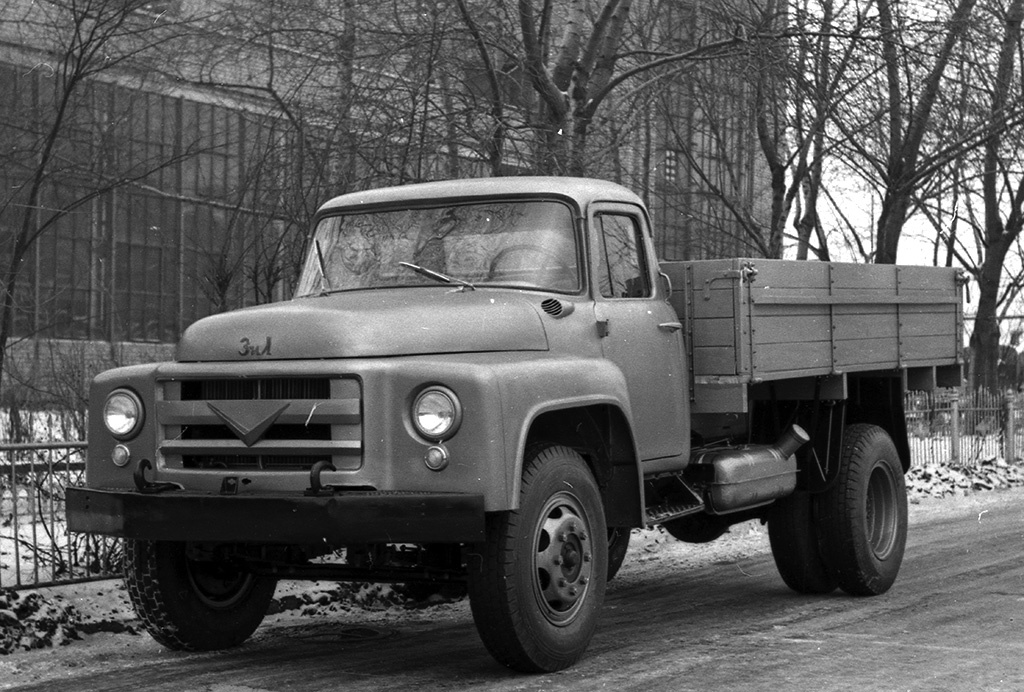 Первый опытный грузовик нового поколения ЗИЛ-1Э130, 1956 г.