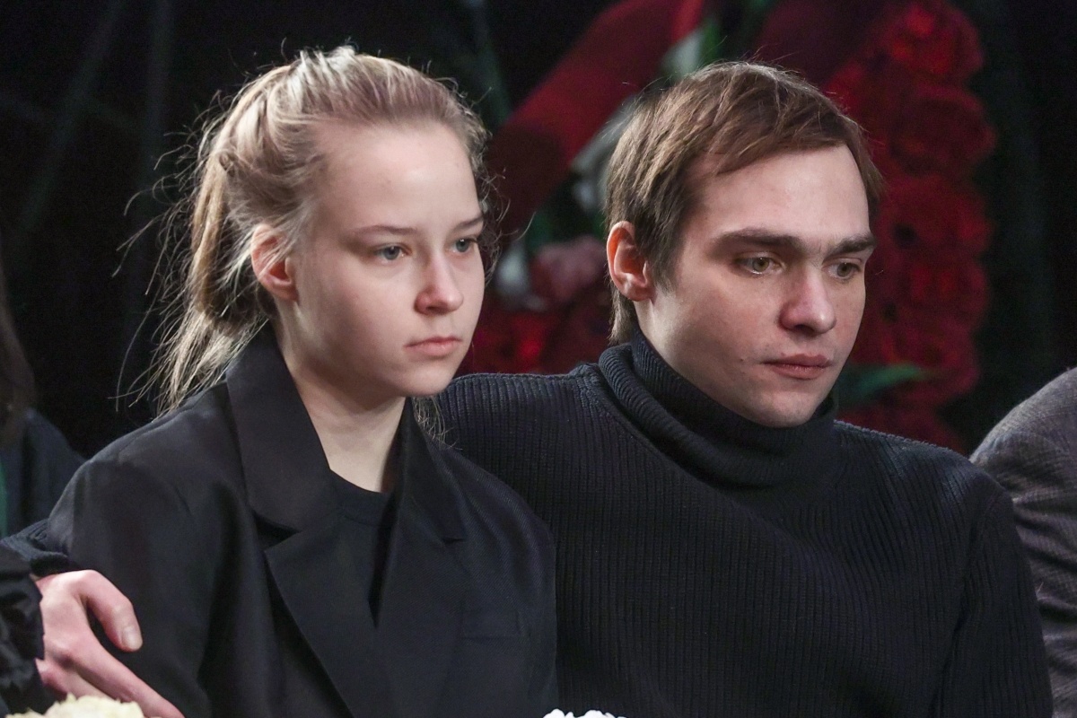 Николай Ефремов с сестренкой Анастасией. Фото: Global Look Press