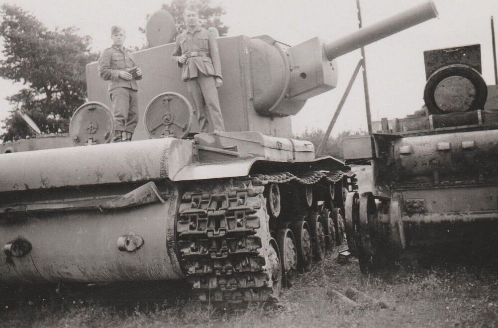 Танк КВ-2 выпуска мая - июня 1941 года