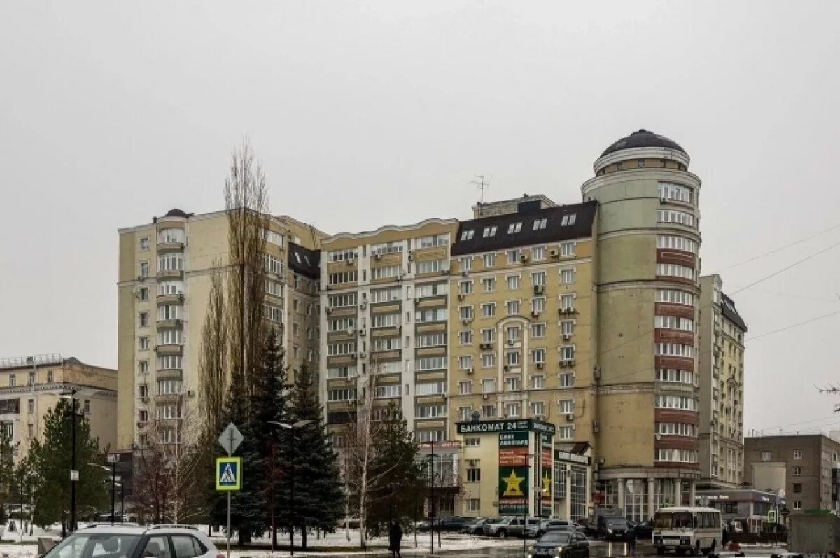    В доме на ул. Мустая Карима жильцы люди влиятельные.