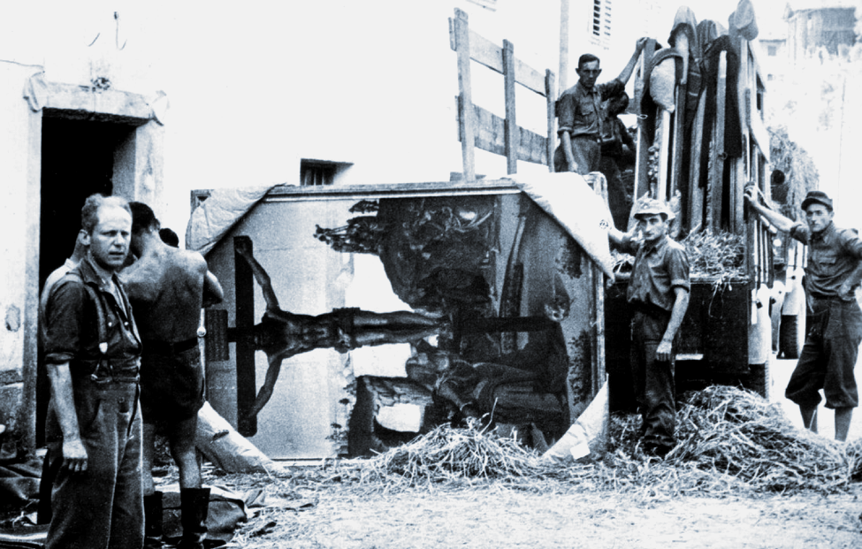 Солдаты вермахта реквизируют флорентийские шедевры. Альто-Адидж, август 1944 г.