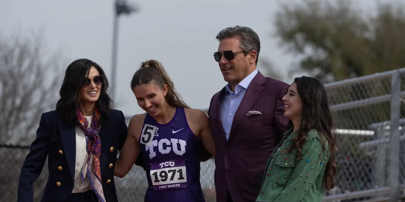 Сериал выделяется острыми диалогами, яркими персонажами и драматичными поворотами. На фоне суровых реалий нефтяного бизнеса разворачивается личная история, полная неожиданных испытаний.