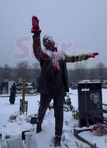    Памятник Бориса Моисеева. Фото: скрин