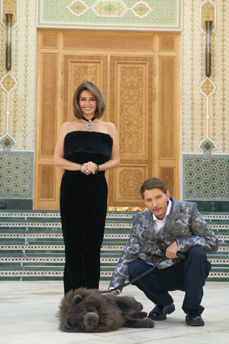 Ведущие обещают "эмоциональные горки". Ну что ж, посмотрим.