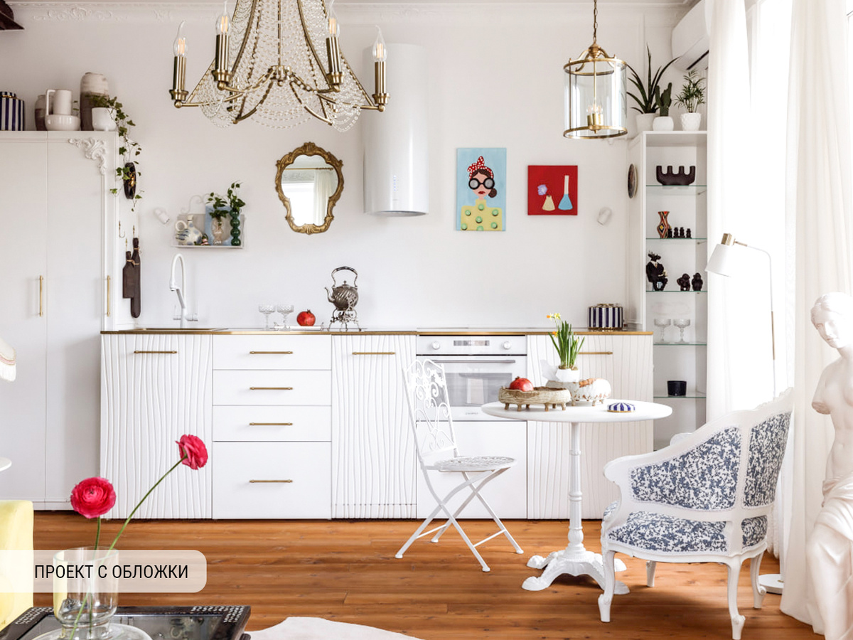 В интерьере представлены картины:
междисциплинарного художника и декоратора
Марии Солодовниковой «Вазы» (на обложке),
художника Арины Федчиной «Девушка с магнолиями»
художника Евгения Ветрова «Цветение»