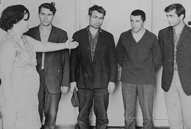 Петр Волынский (В центре). Автор: https://icdn.lenta.ru/images/2022/03/10/14/20220310144916741/owl_pic_620_cf84ef1b9a27cc17e56e1082f50c1eea.jpg