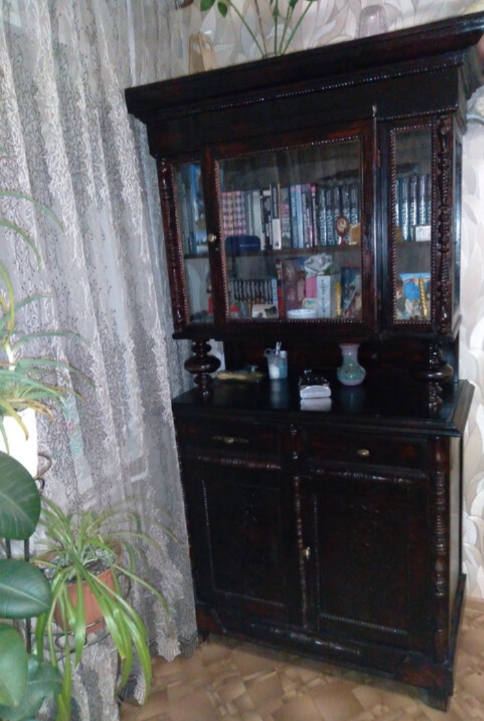 Стара как этот шкаф, но еще огого)))