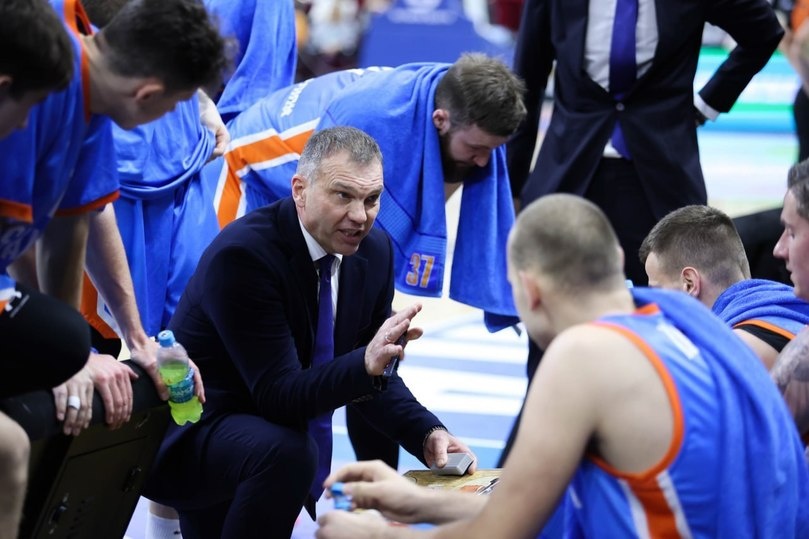     Новый главный тренер самарского клуба Владислав Коновалов был назначен в конце декабря 2024 года. Фото: телеграм-канал БК "Самара"