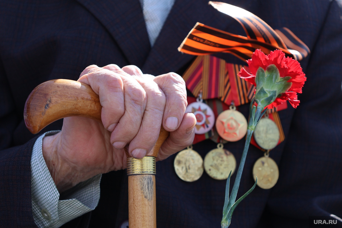 Жизнь ветеранов должна быть достойной и обеспеченной, добавил президент РФ. Фото: Екатерина Сычкова © URA.RU
