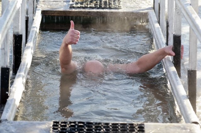    Священник советует не окунаться неподготовленным людям. Фото: АиФ/ Виктор Крутов