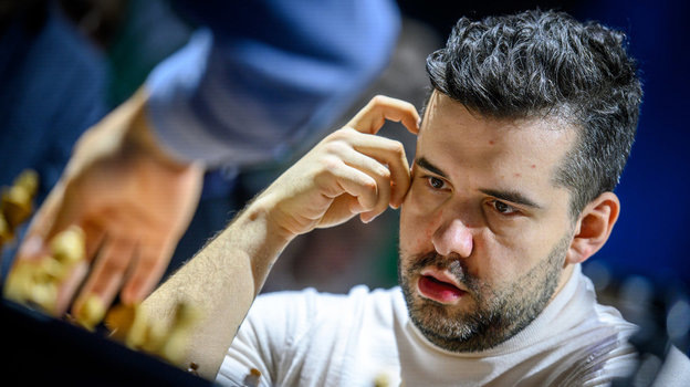    Ян Непомнящий.FIDE