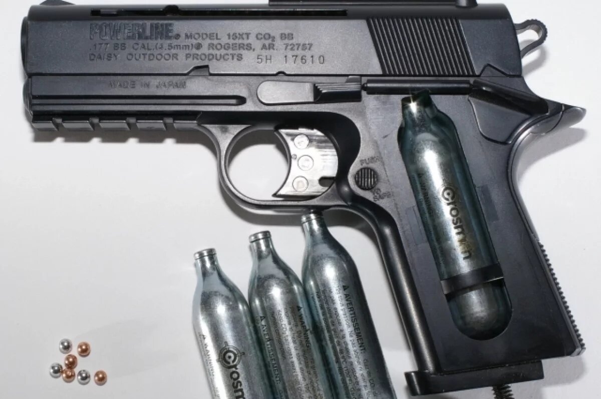    Shot: в ЕАО семиклассник начал стрелять из пистолета в одноклассников