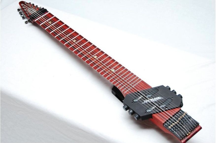 «Чепмен стик», специальный инструмент для двуручного теппинга. Фото из открытых источников