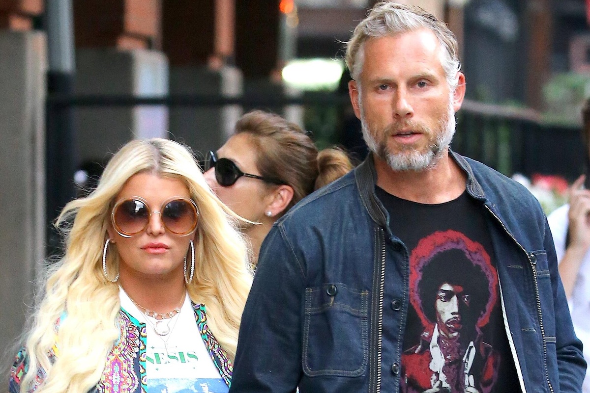     Раскрыта причина развода Джессики Симпсон с мужем, от которого она родила двух дочерей и сына