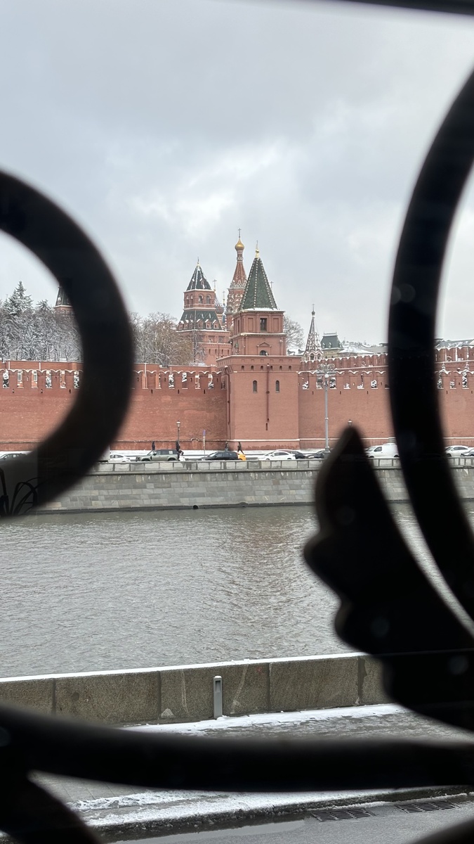 Вид на Кремль из окна кофейни. Фото автора