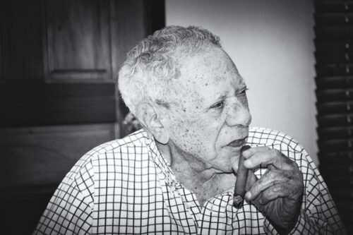 «На этих страницах я хочу объяснить, почему считаю табак неотъемлемой частью своей жизни». — Хосе Орландо Падрон