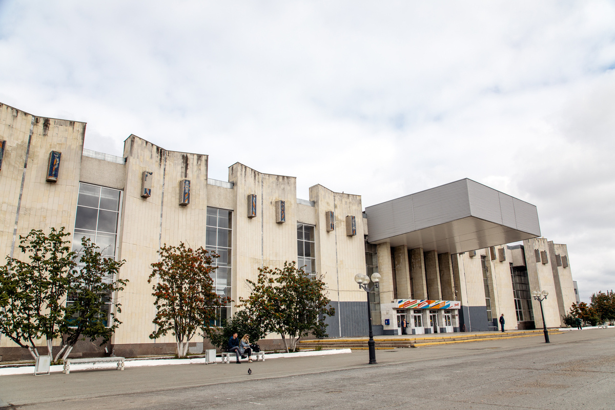    36 лет назад в Сургуте построили первый Ж/Д вокзал