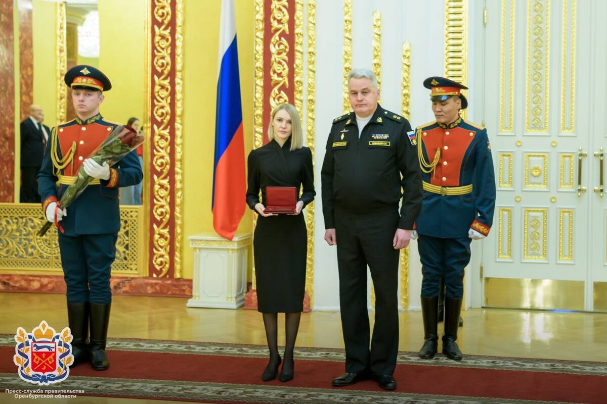    Денис Паслер отцу погибшего бойца СВО Максота Исмурзина передал Грамоту Президента РФ Кристина Просвиркина