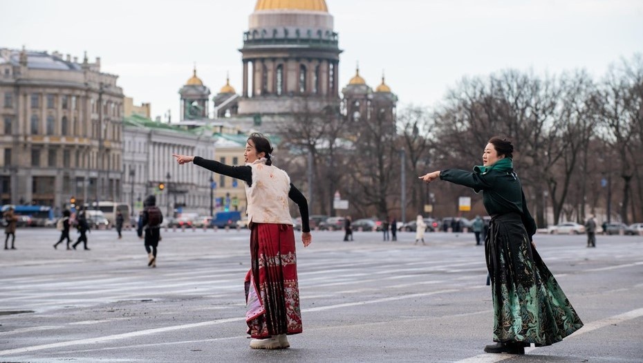    Китайские туристы в Петербурге. Автор фото: Ермохин Сергей