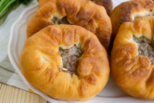    Беляши, еда