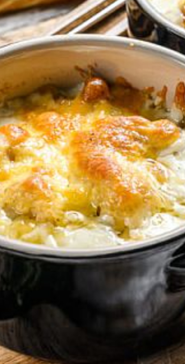 Сыр нужен,какой плавится,можно плавленый ещё добавить