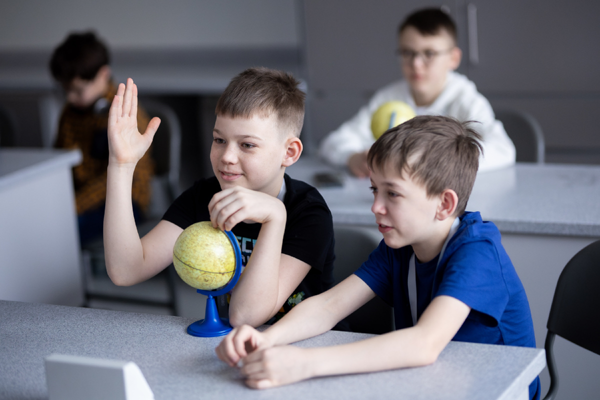 Фото из школьного архива: участники ЯШ по астрофизике