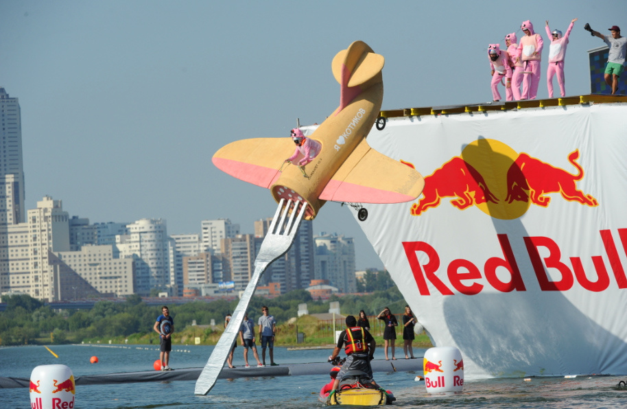 https://www.kp.ru/afisha/msk/shou/red-bull-flugtag-v-moskve/