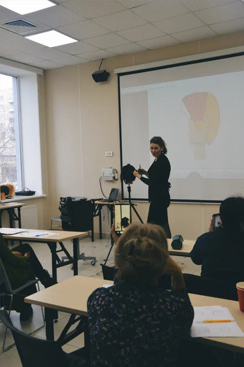 Занятие на курсе Парикмахер-стилист 