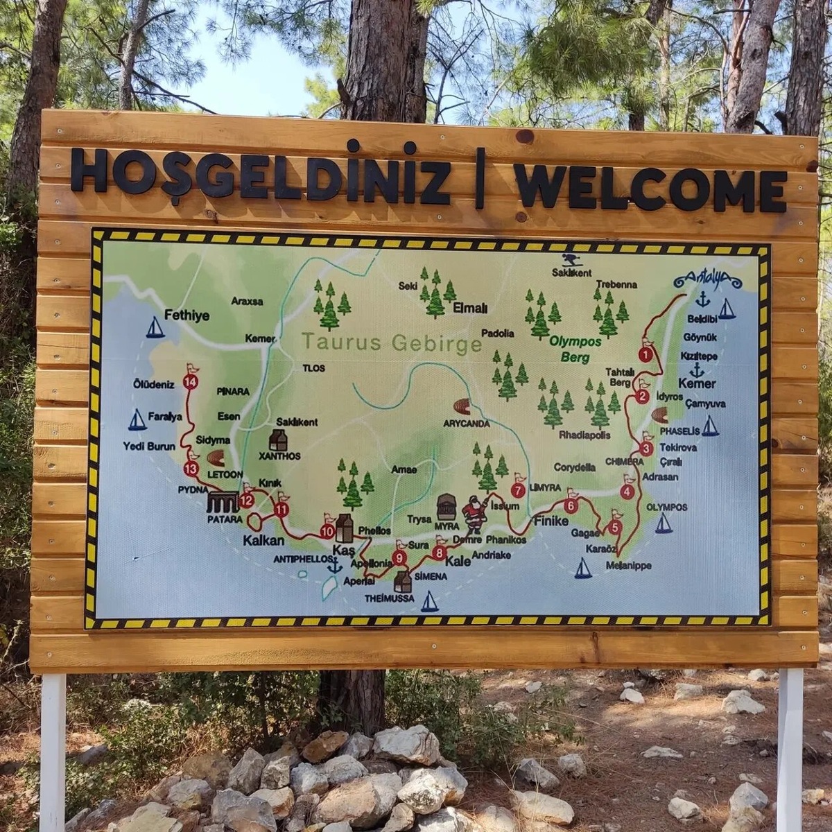 Официально Ликийская тропа начинается в Фетхие. У её начала установлена специальная арка. От автовокзала Фетхие до неё по хорошей асфальтовой дороге 10 км. Фото: Алексей Орехов / Яндекс Карты