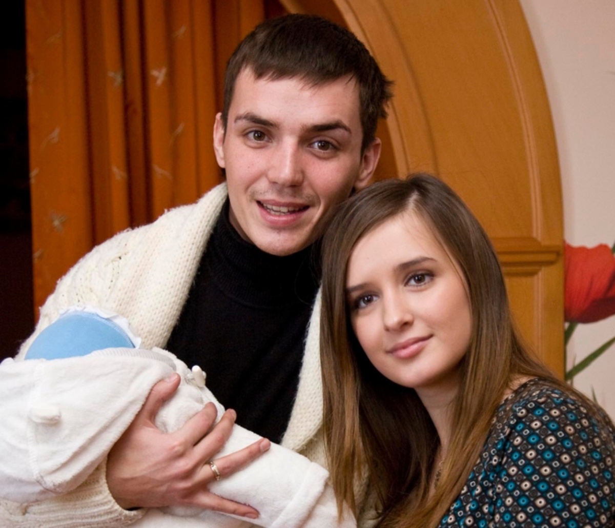 Маргарита Агибалова с мужем Евгением Кузиным и сыном Митей. Фото: соцсети