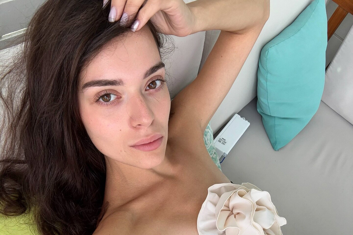     Аделина Сотникова показала фигуру в бикини и рассекретила свой вес, вызвав подозрения в анорексии