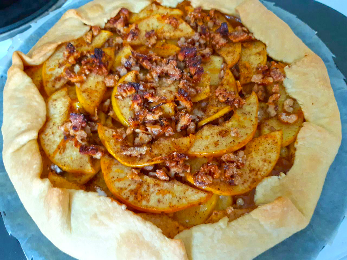 Тесто на растительном масле получается коричневатым, а это светлое